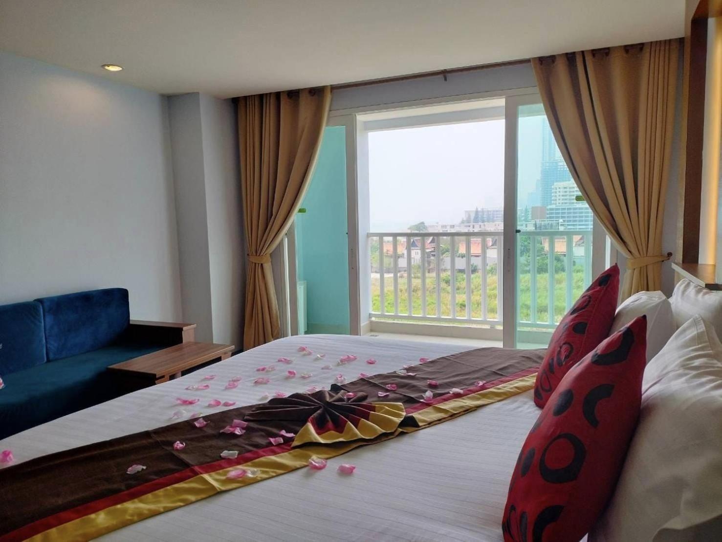Saisawan Beach Luxury Hotel Наджомтьєн Екстер'єр фото